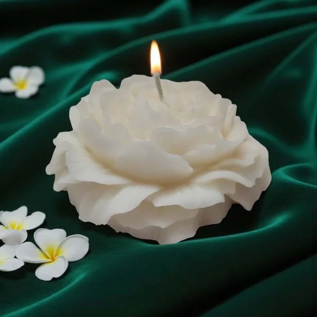 Rose Flower Scented Candle - Lavender Fields