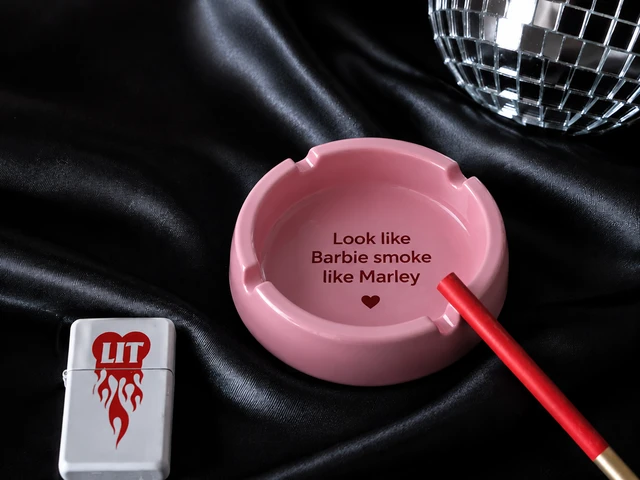 Look like Barbie glossy Pink Ashtray