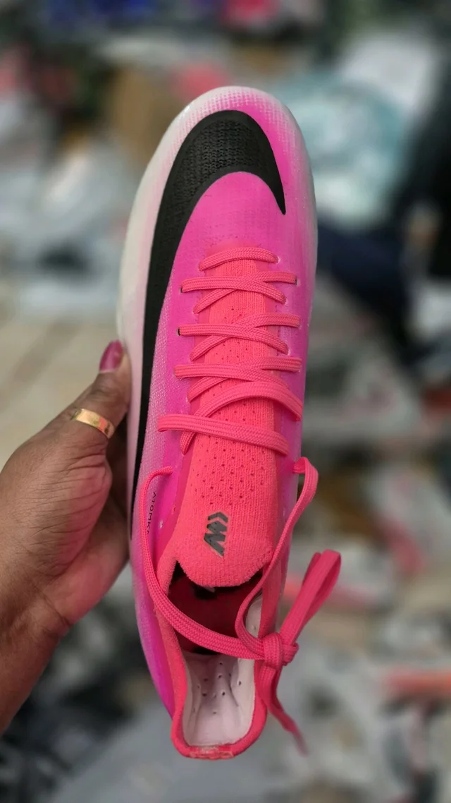 Mercurial Vapor 17 Elite FG.Bright pink/hot pink with a black Swoosh logo. - UK 10