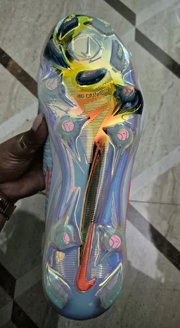 Phantom GX 2 Elite football boot. - UK 6