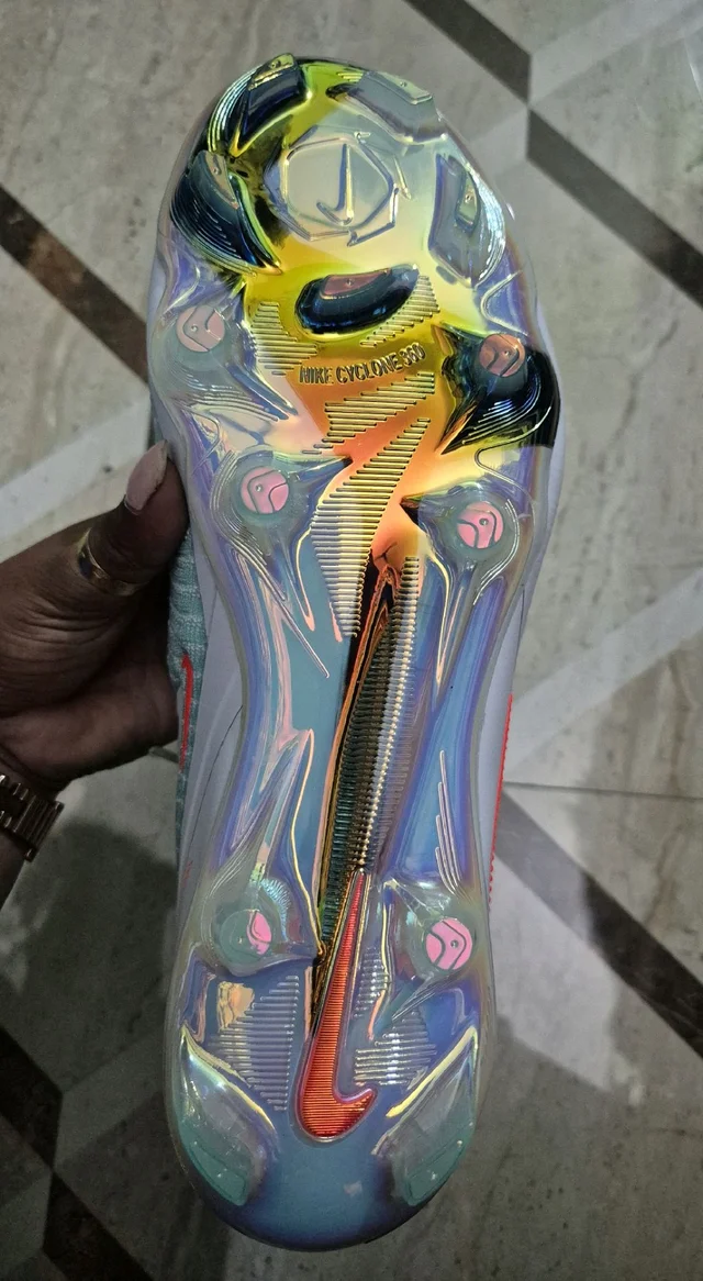 Phantom GX 2 Elite football boot. - UK 6