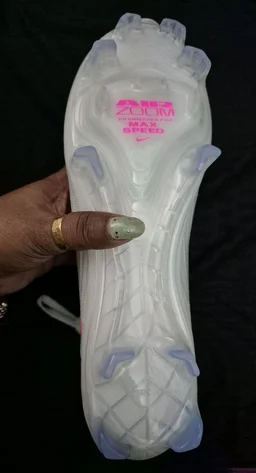 Mercurial Vapor 16 Elite FG white and vibrant pink colorway. - UK 7