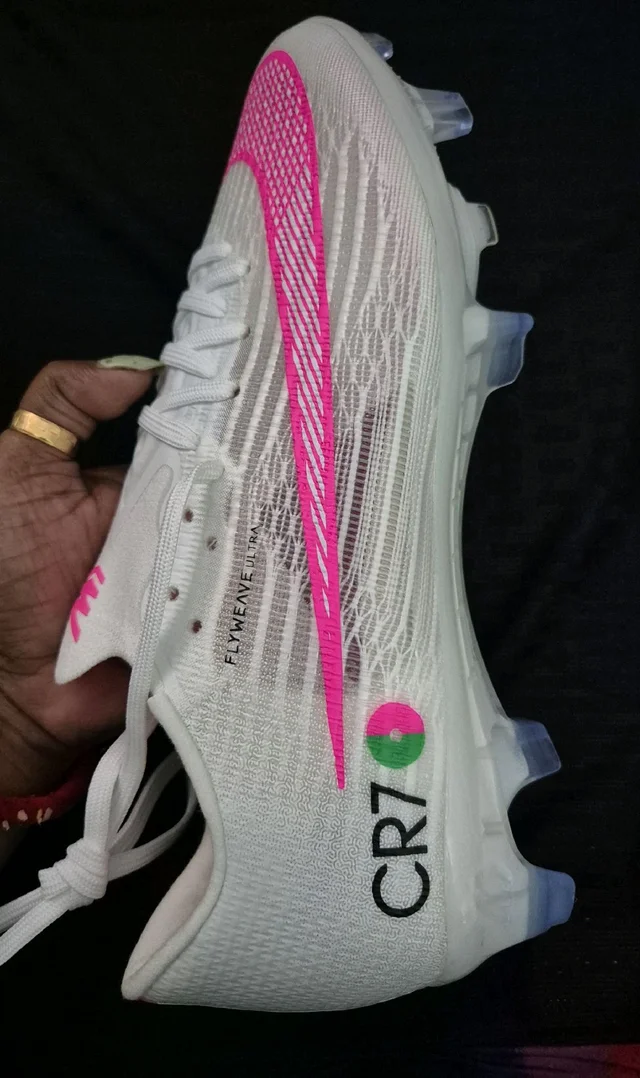 Mercurial Vapor 16 Elite FG white and vibrant pink colorway. - UK 7.5