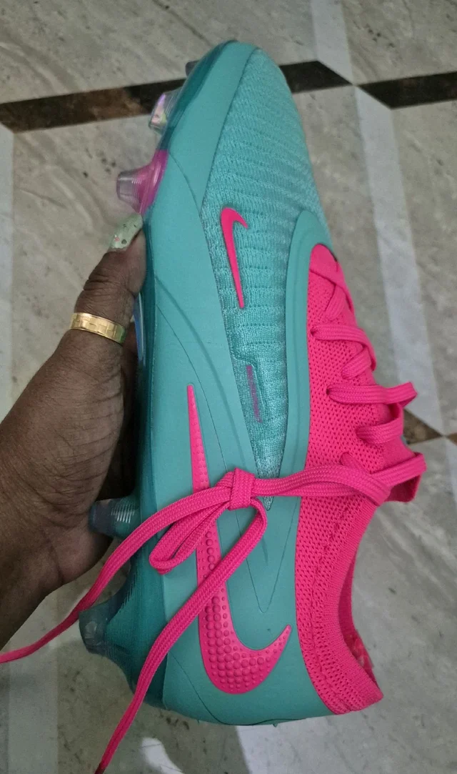 Phantom 6 Low Elite football boot.multi-color pink and teal - UK 5.5