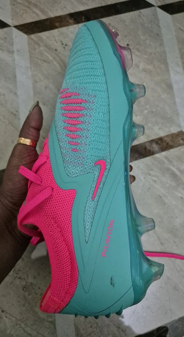 Phantom 6 Low Elite football boot.multi-color pink and teal - UK 6