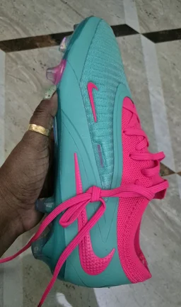 Phantom 6 Low Elite football boot.multi-color pink and teal - UK 6
