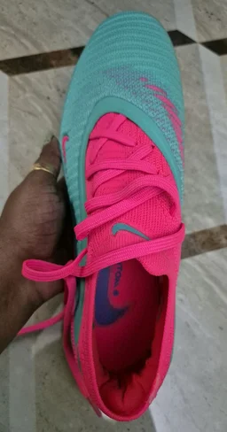 Phantom 6 Low Elite football boot.multi-color pink and teal - UK 6