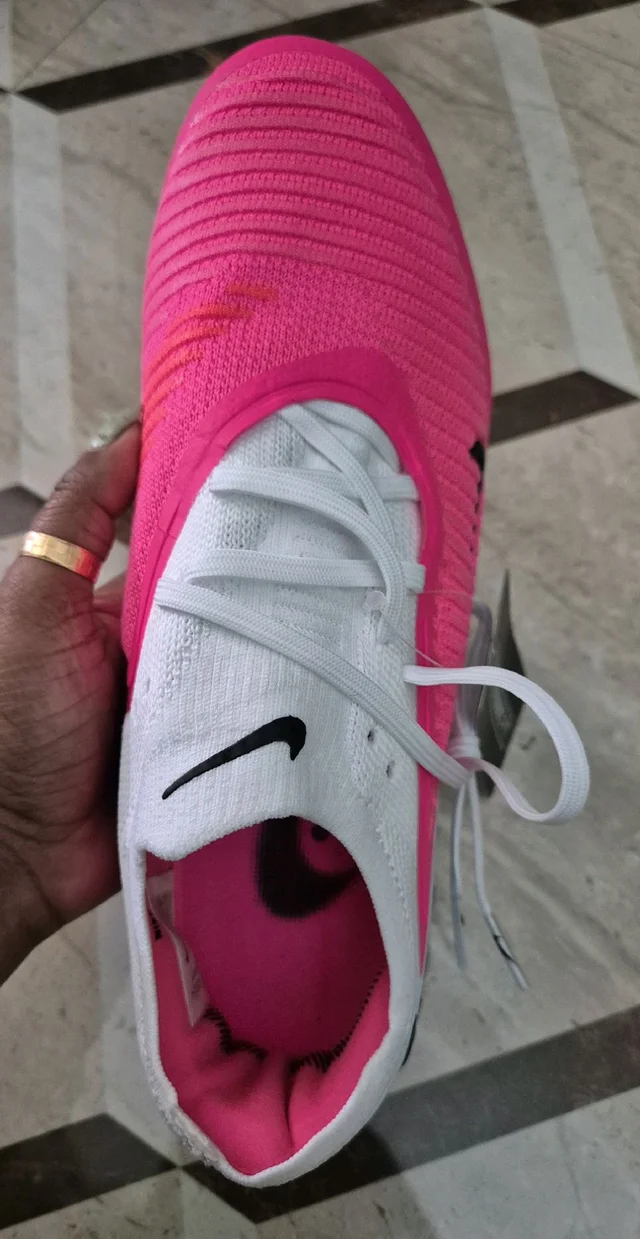 Phantom 6 Low football boot. White And Pink Colour - UK 3.5