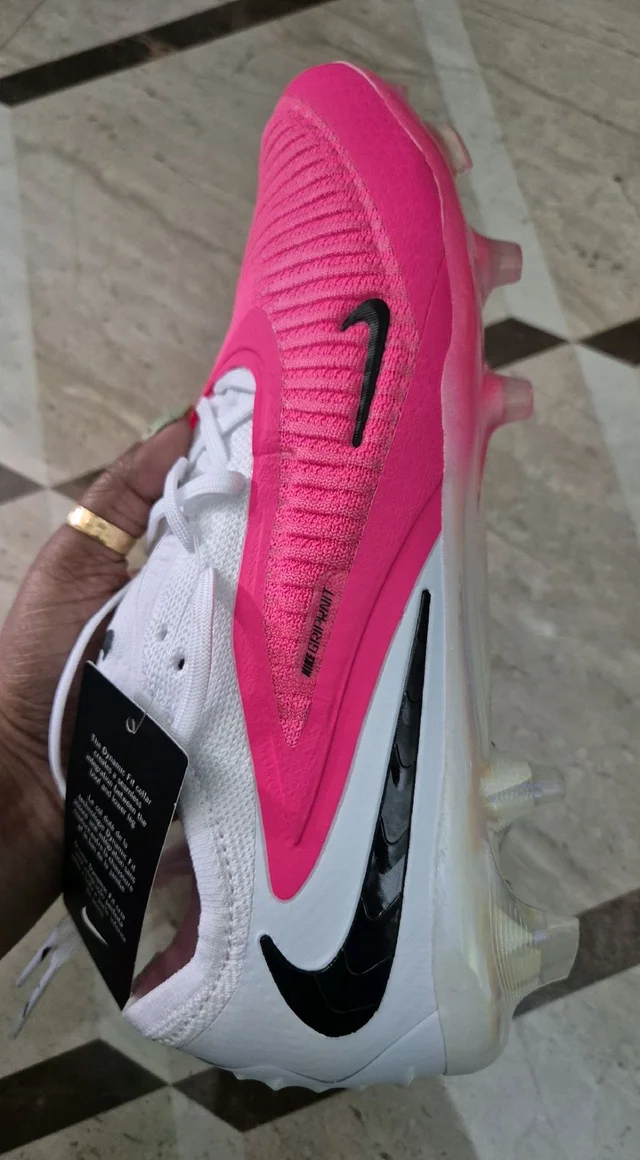 Phantom 6 Low football boot. White And Pink Colour - UK 7.5