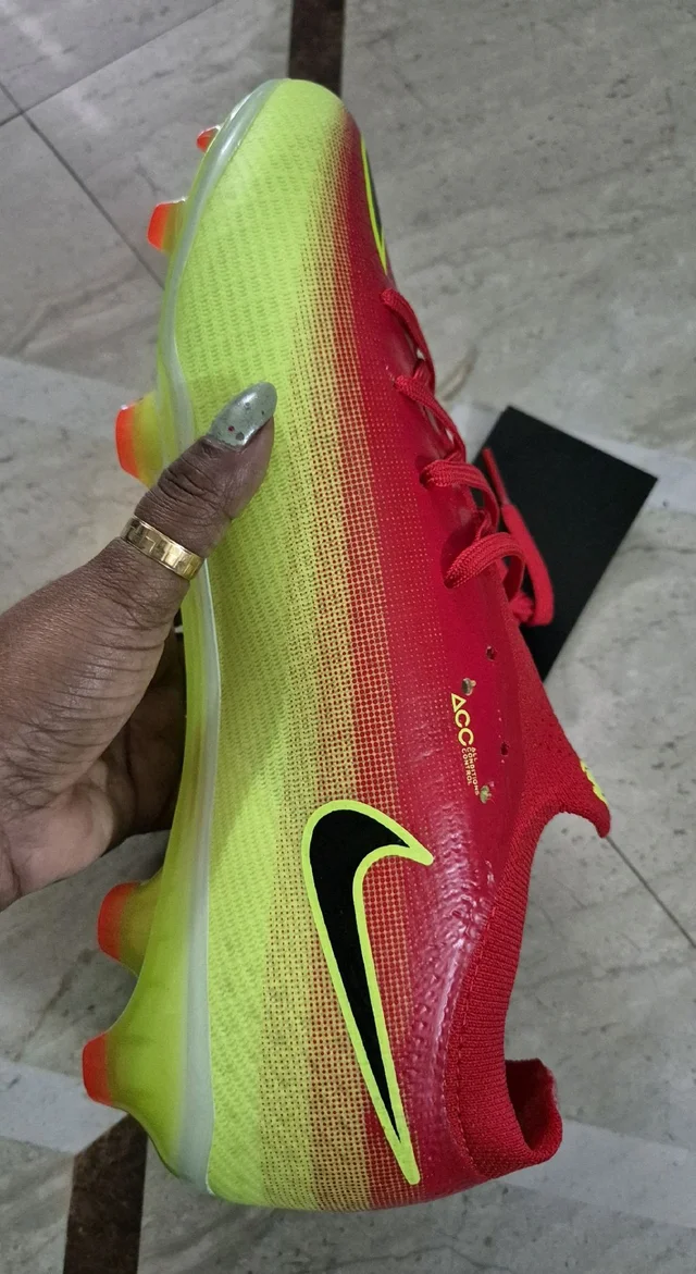 Mercurial Vapor 17 Elite FG football boot.Red and Yellow Colour - UK 7