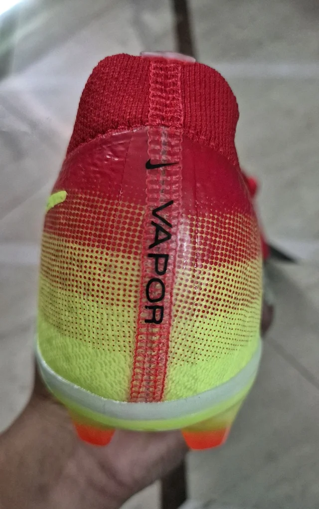 Mercurial Vapor 17 Elite FG football boot.Red and Yellow Colour - UK 7