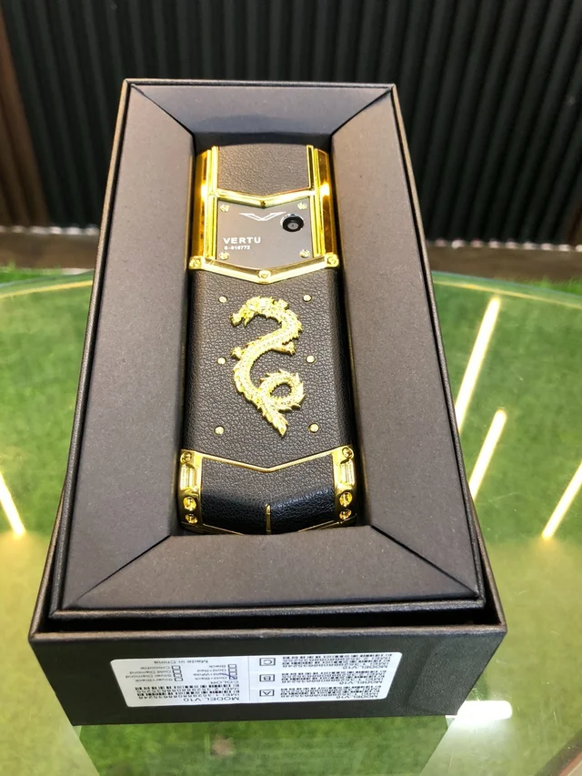 Vertu Signature Dragon V10 Leather Keypad Mobile Phone