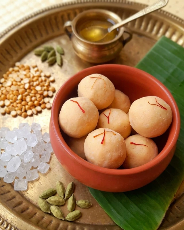 Pottukadalai Ghee Laddu 1 Piece ~20gms