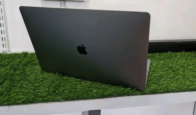 Apple Pre Owned Macbook Pro 16" I7 16gb/512gb