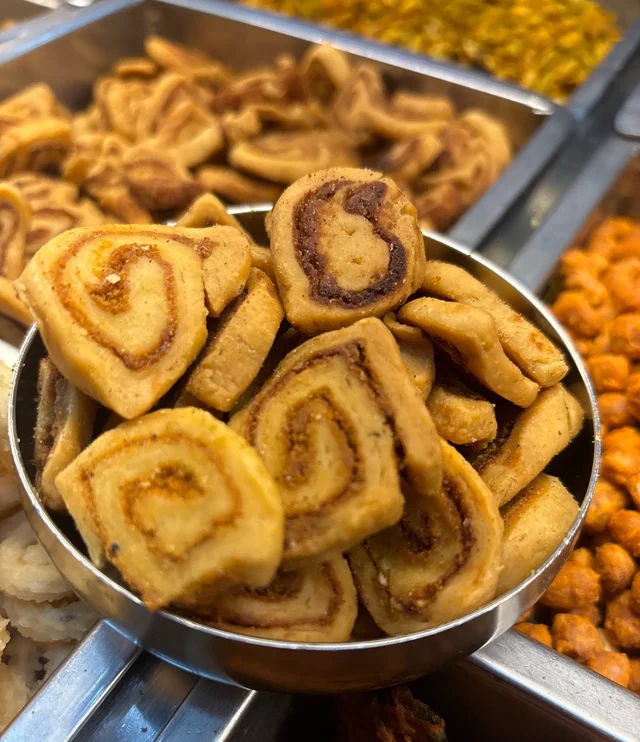 Garlic Bhakarwadi 250 Gms
