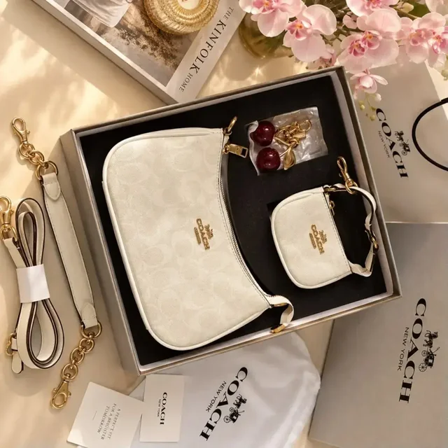 50% COD available on this articles conact on whatsup ,1st Replica Cherry Charm shoulder bag - Pink