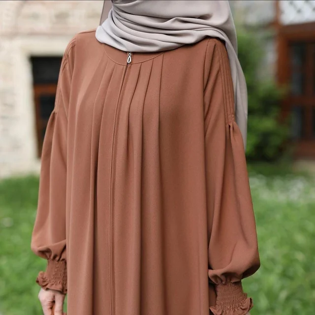 Beutiful pleated zipper abaya with elastic sleeve s. (With black hijab) - light grey