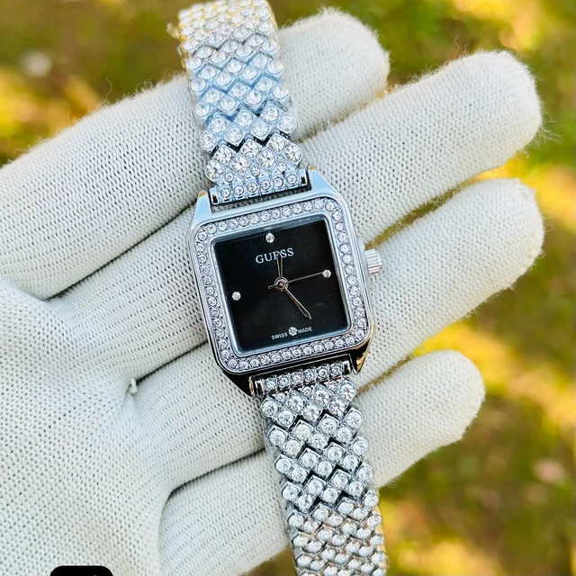 Ladies β
*A beautiful Diomond watch designed to stand the test of time.* β
- full gold