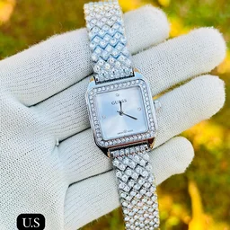 Ladies β
*A beautiful Diomond watch designed to stand the test of time.* β
- full gold