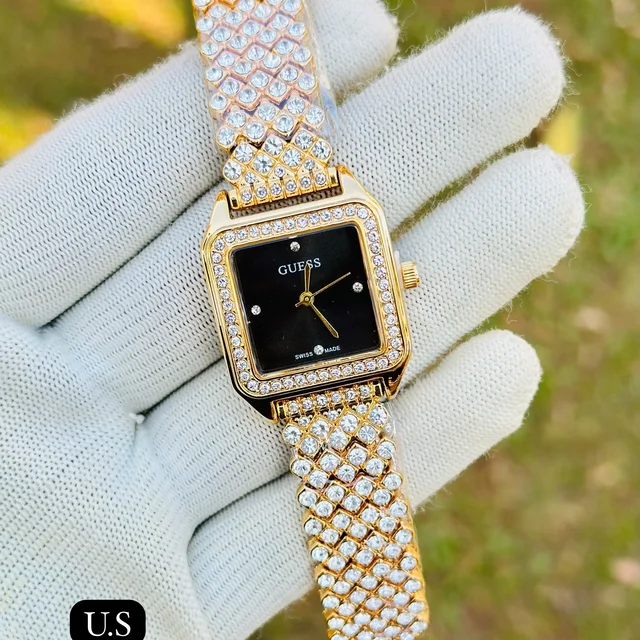Ladies β
*A beautiful Diomond watch designed to stand the test of time.* β
- full gold
