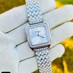 Ladies β
*A beautiful Diomond watch designed to stand the test of time.* β
- full gold