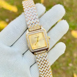 Ladies β
*A beautiful Diomond watch designed to stand the test of time.* β
- full gold