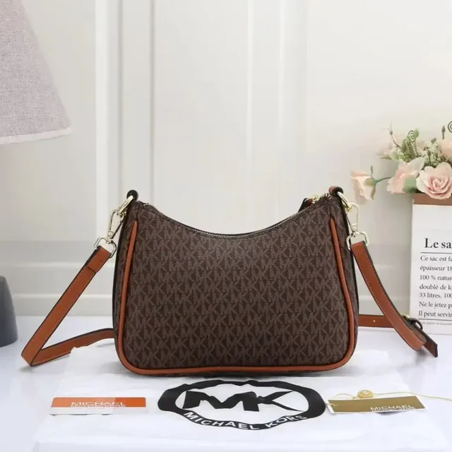 Michael Kors Jet Set Charm Small Logo Pochette - white