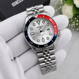 Premium Seiko presents Gmt Quartz - red