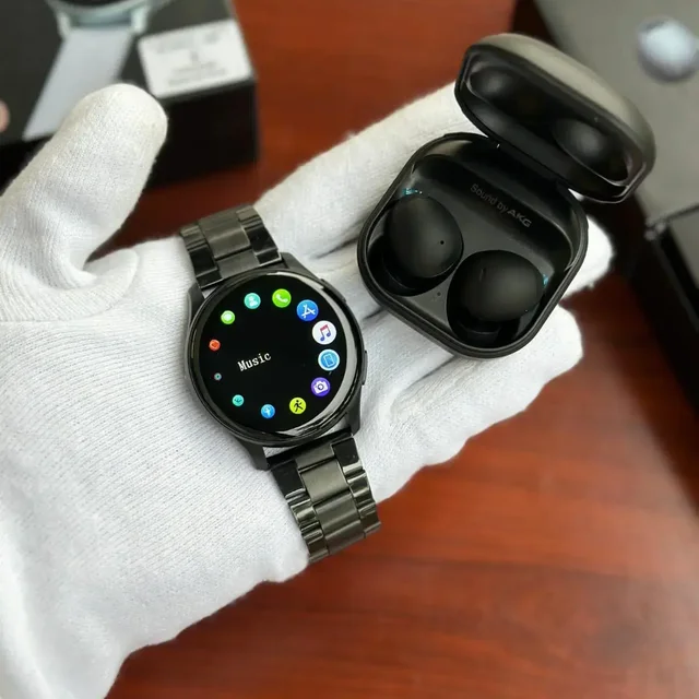 Samsung Smartwatch with samsung buds combo pack - Black