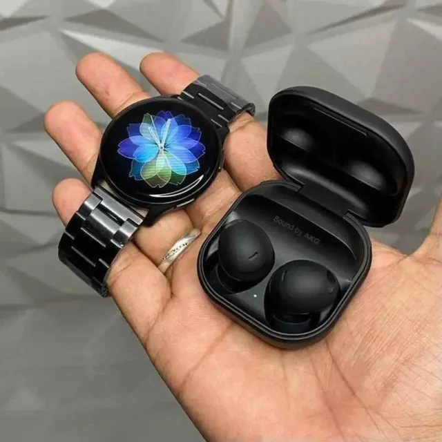 Samsung Smartwatch with samsung buds combo pack - Black