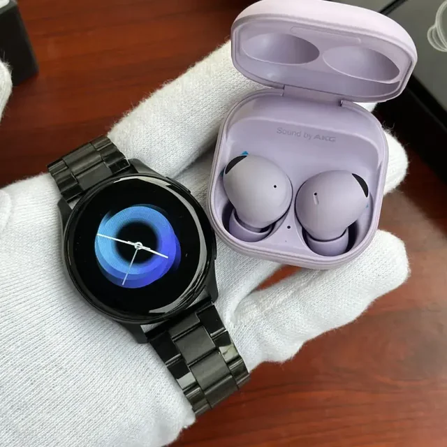 Samsung Smartwatch with samsung buds combo pack - Black