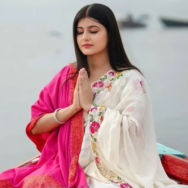 White Embroidery Work Chinnon Silk Party Wear Saree