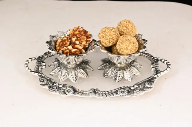 Metal Silver Plated Kamal Shape pair Bowl With Oval Tray Makar Sankriti & Gifting Combo - 9.5×6×9.5, Oval Tray