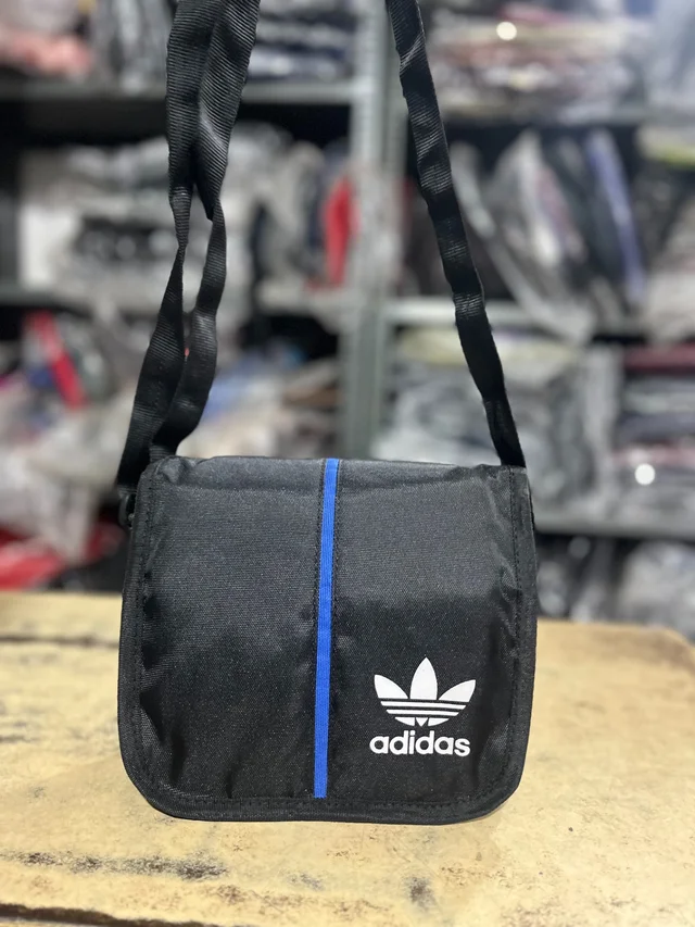 PBH P076 Trefoil Shoulder Bag