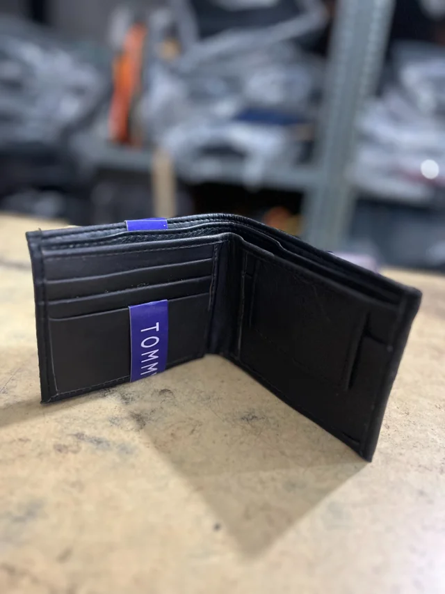 Tommy Hilfiger Men’s Classic Bifold Wallet / Gents Purse