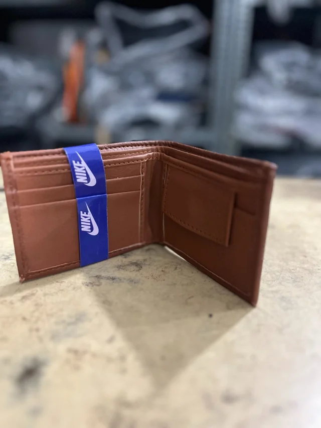 Classic Bi-Fold Wallet with Branded Accent Gents Purse