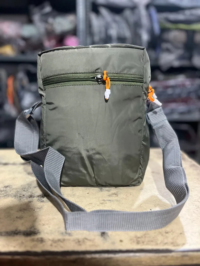 LIVO PBH P0128 11*8*4 LIVO Urban Utility Crossbody Bag - Te Papa Green, 11*8*4