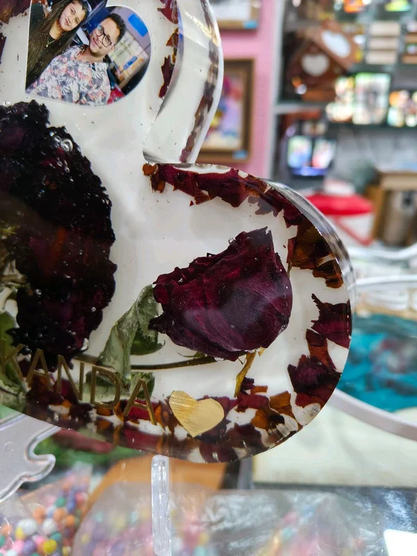 8x8 Inch(35mm) Heart Shape-Resin Art Frame with Preserved Rose Flowers