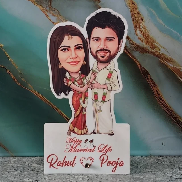 ACC12 - Couple with Garland - Caricature Cartoon Frames - Regular Price