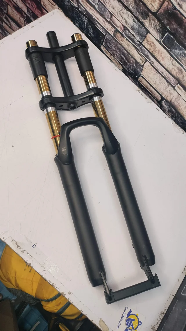 MTB Downhill Suspension Fork for Stunt Riding (26inch) 26X2.40