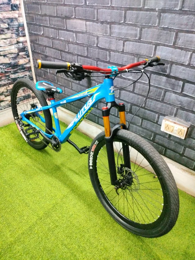 Plutus Boston Cycle with Hydraulic Brake And Air Suspension Modification