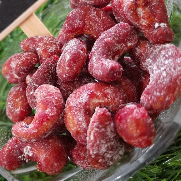 Strawberry Cashews - 220 Gms